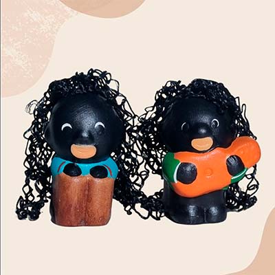 Pareja de musicos pequeños